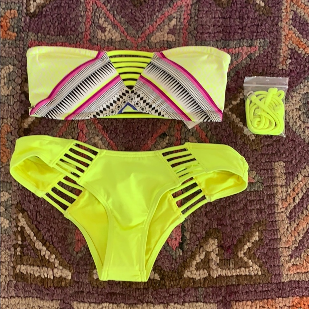 Ripcurl Bikini - Picture 1 of 7